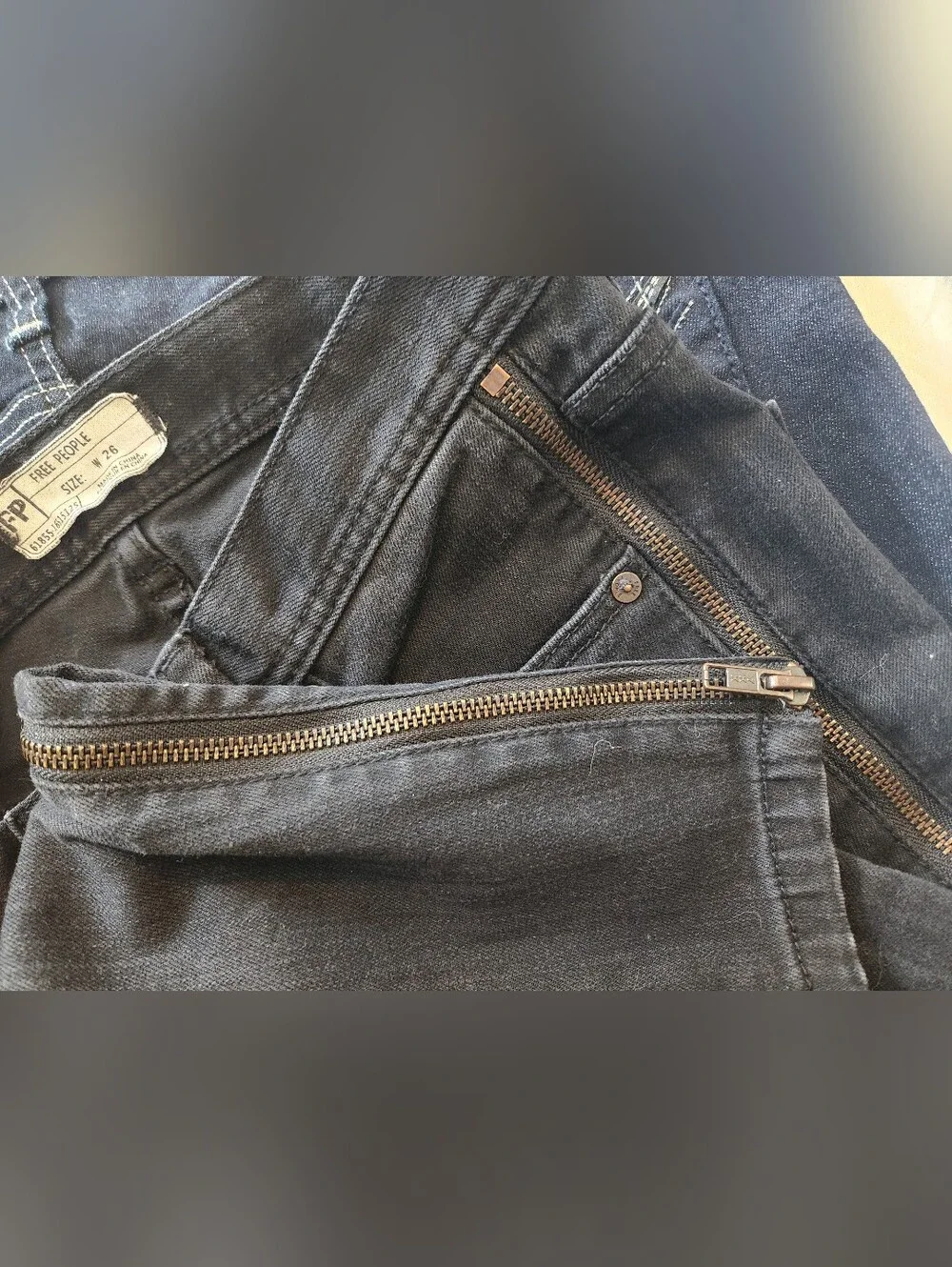 FREE PEOPLE BLACK SKINNY SIDE LEG ZIPPER JEANS, 26